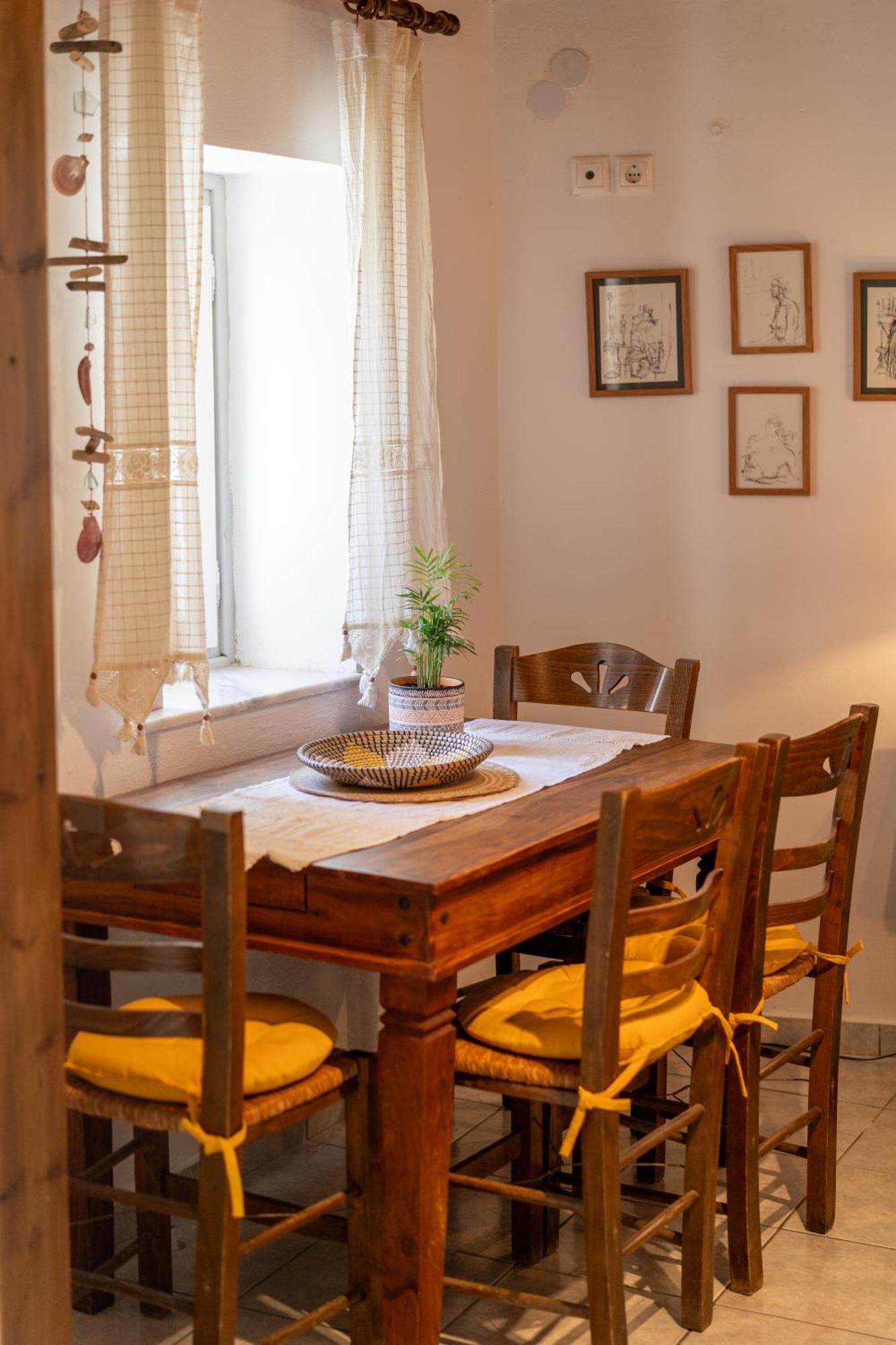 Spacious Home With Yard, Mytilene Lesvos Exteriör bild