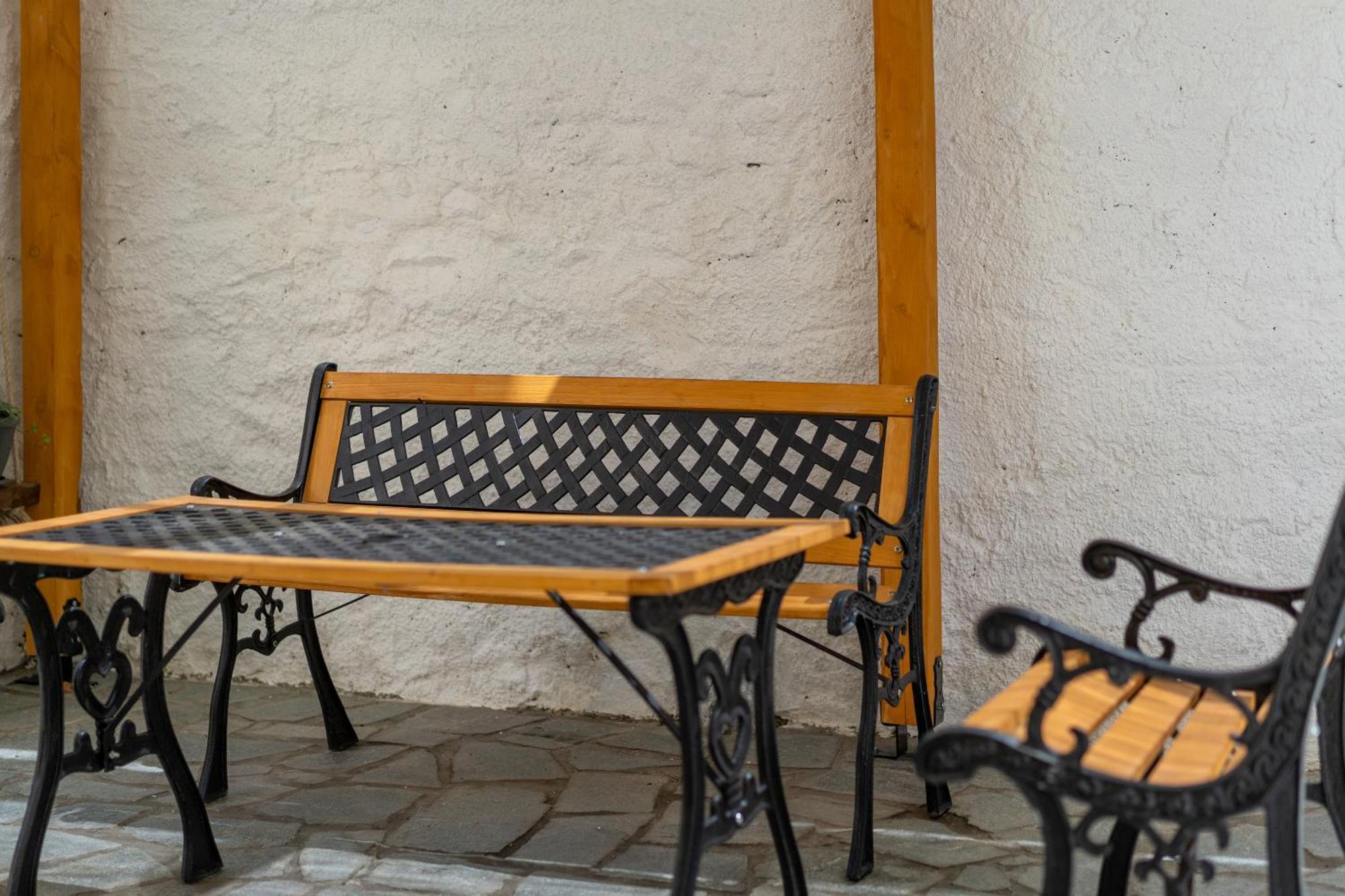 Spacious Home With Yard, Mytilene Lesvos Exteriör bild