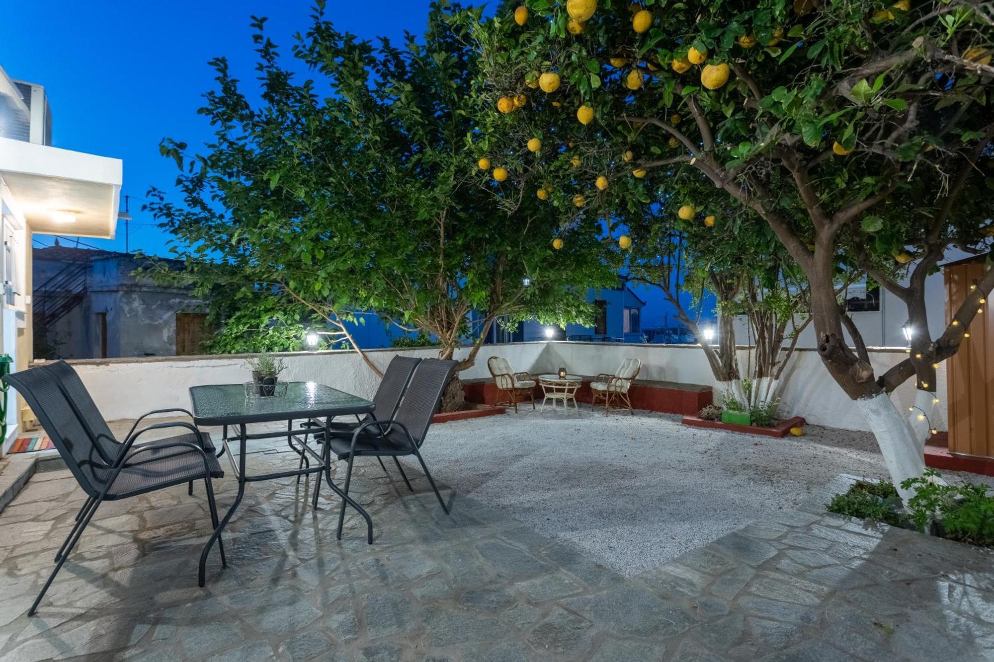 Spacious Home With Yard, Mytilene Lesvos Exteriör bild