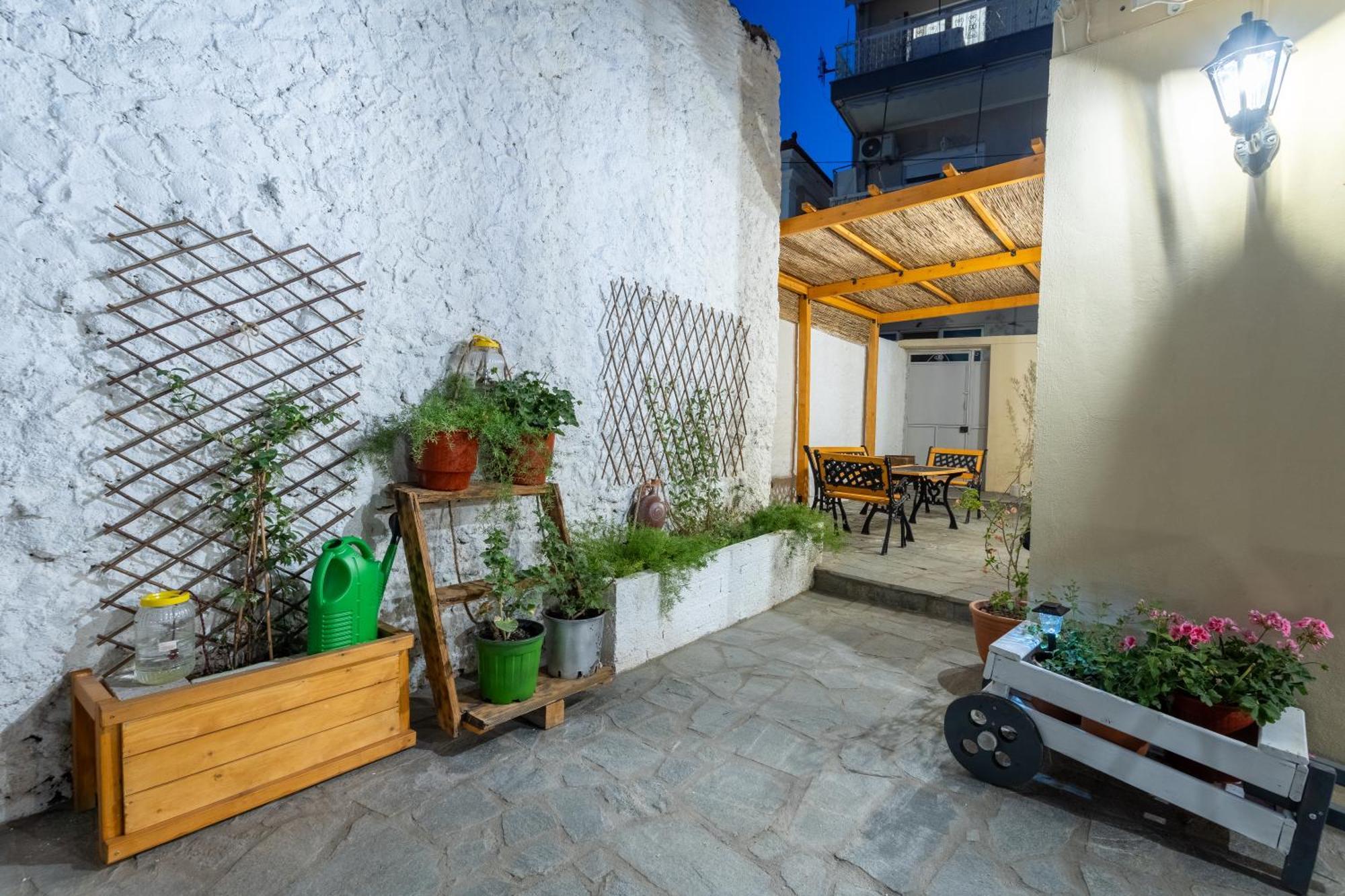Spacious Home With Yard, Mytilene Lesvos Exteriör bild