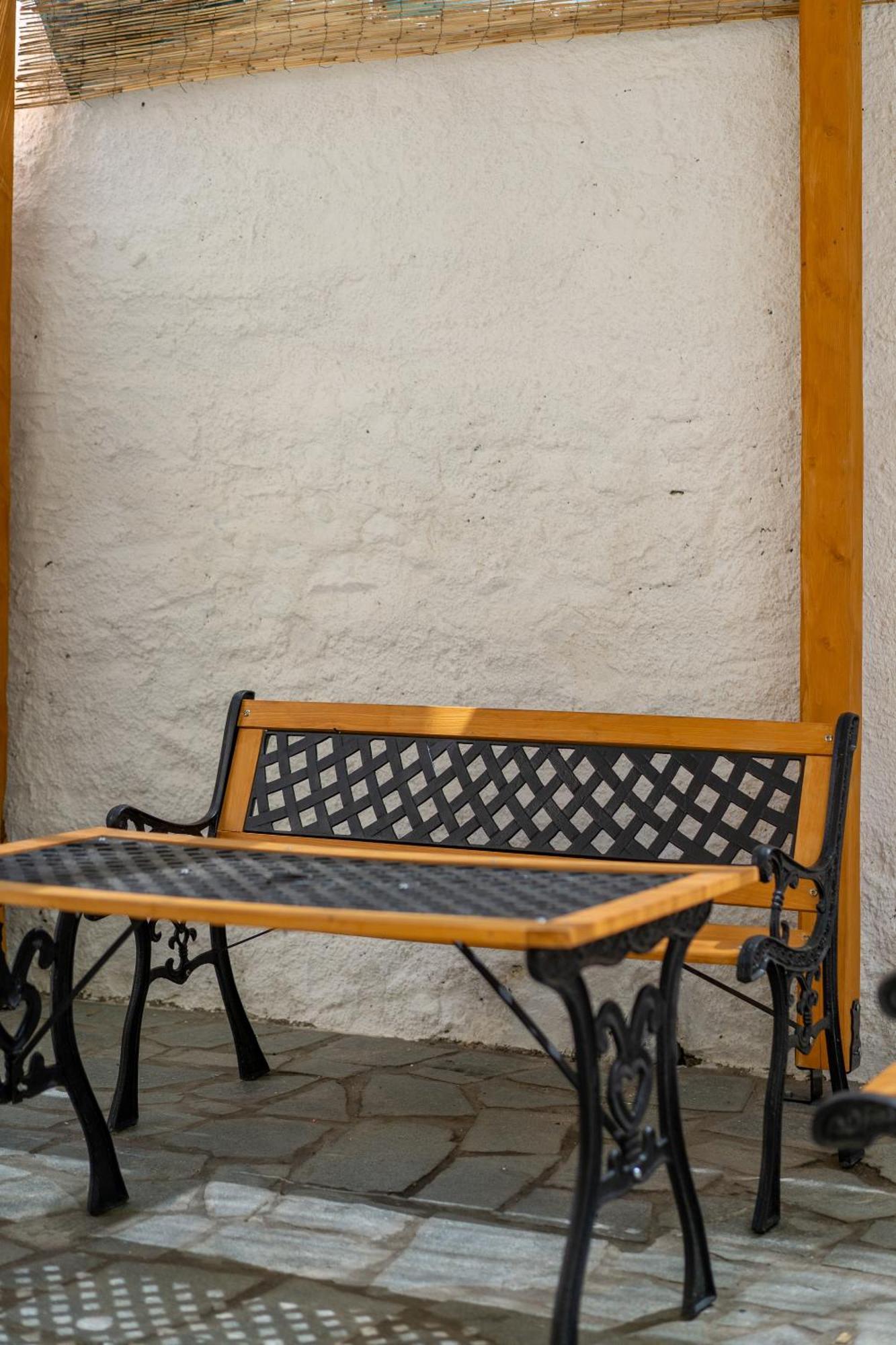Spacious Home With Yard, Mytilene Lesvos Exteriör bild