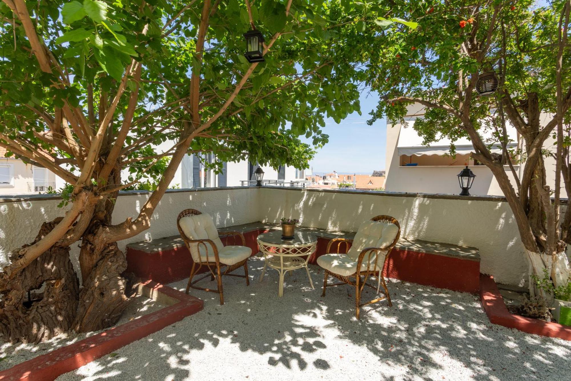 Spacious Home With Yard, Mytilene Lesvos Exteriör bild