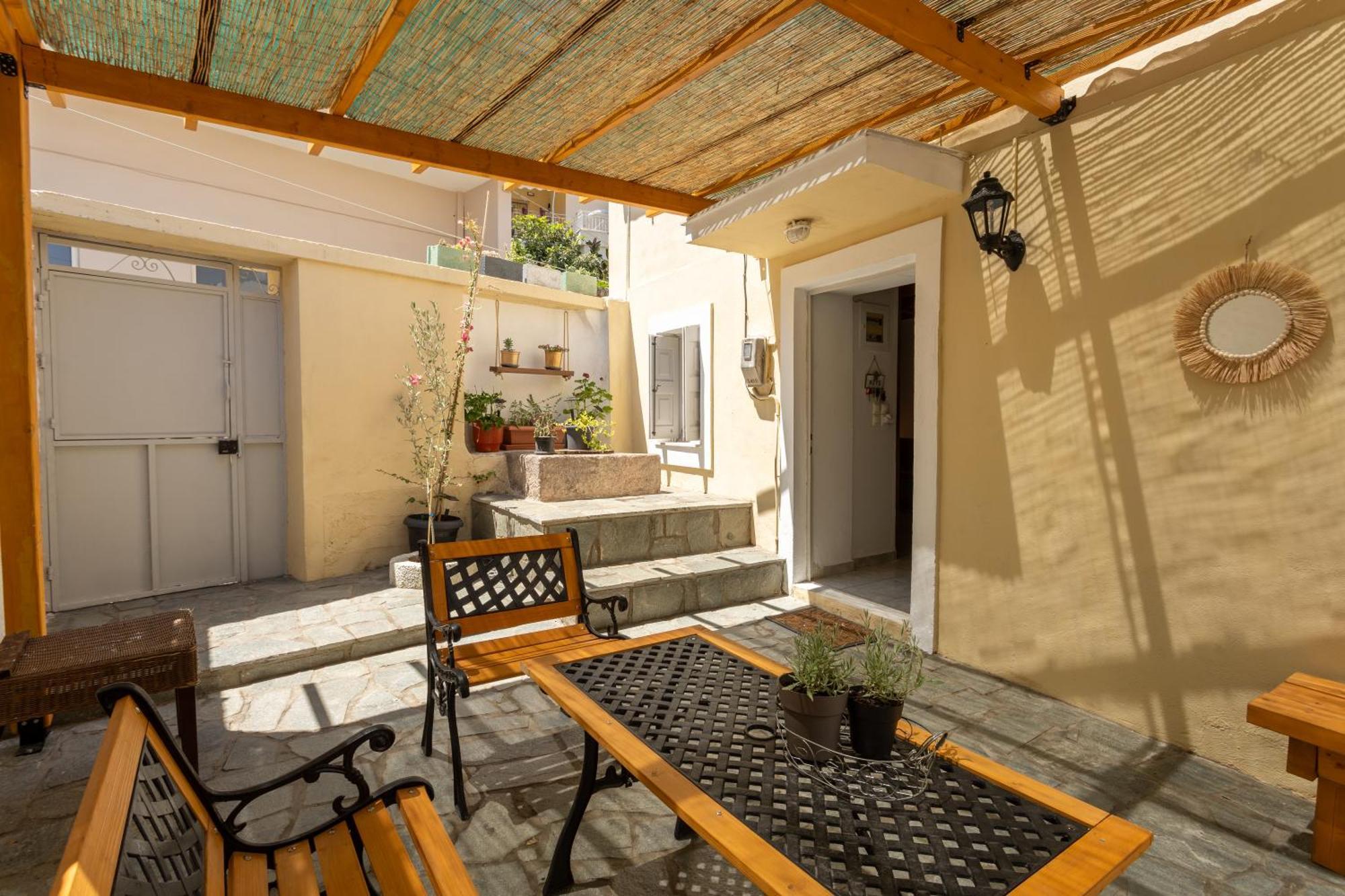 Spacious Home With Yard, Mytilene Lesvos Exteriör bild