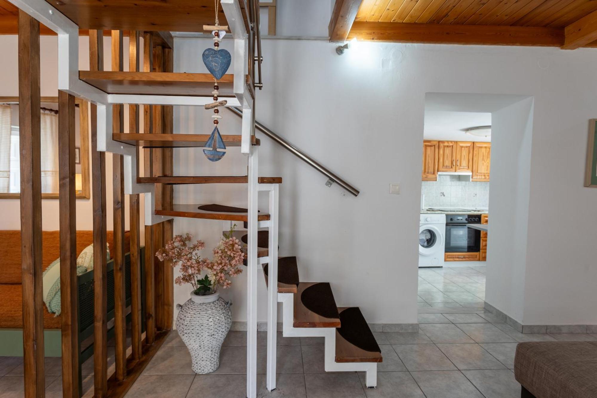 Spacious Home With Yard, Mytilene Lesvos Exteriör bild
