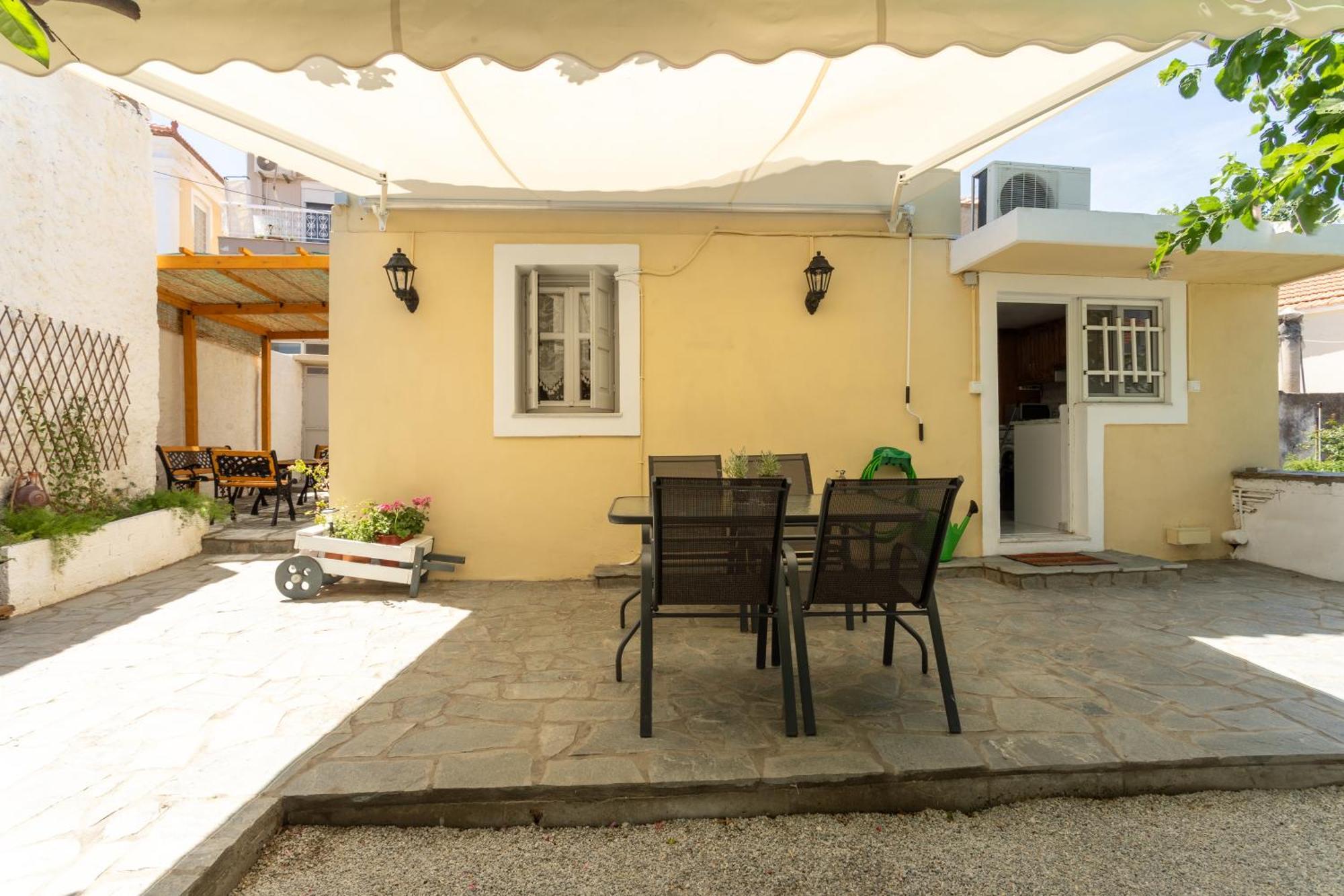 Spacious Home With Yard, Mytilene Lesvos Exteriör bild