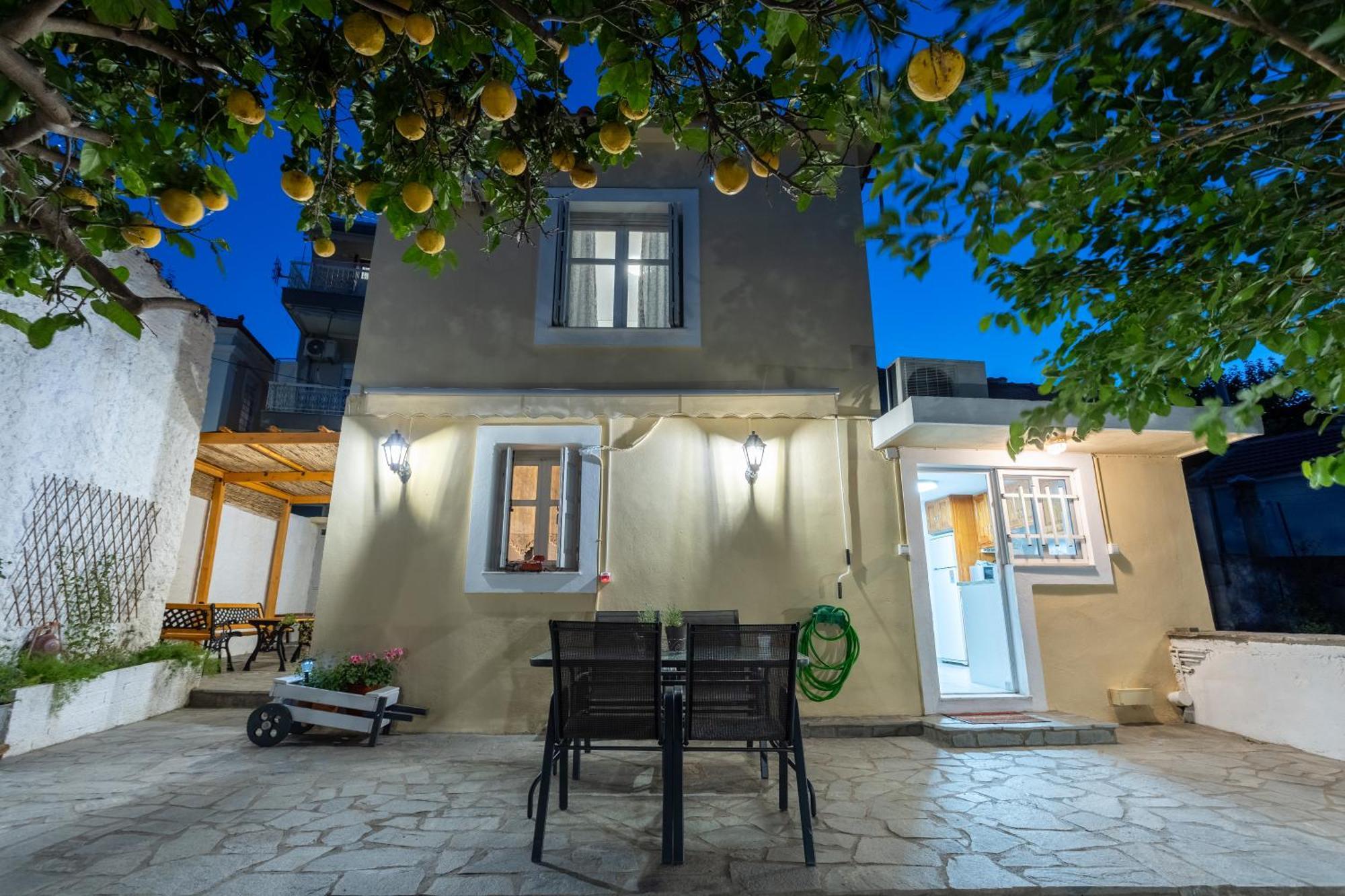 Spacious Home With Yard, Mytilene Lesvos Exteriör bild